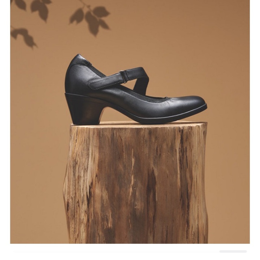 Clarks Emily2 Mabel Black Leather Flats with Classic Design and Polished Finish - Picture 16 of 16